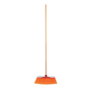 57030 - Escoba cerdas de PET extra suaves, bastón de madera