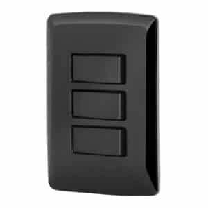 47595 - Placa armada 3 interruptores sencillos,negro, línea Italiana